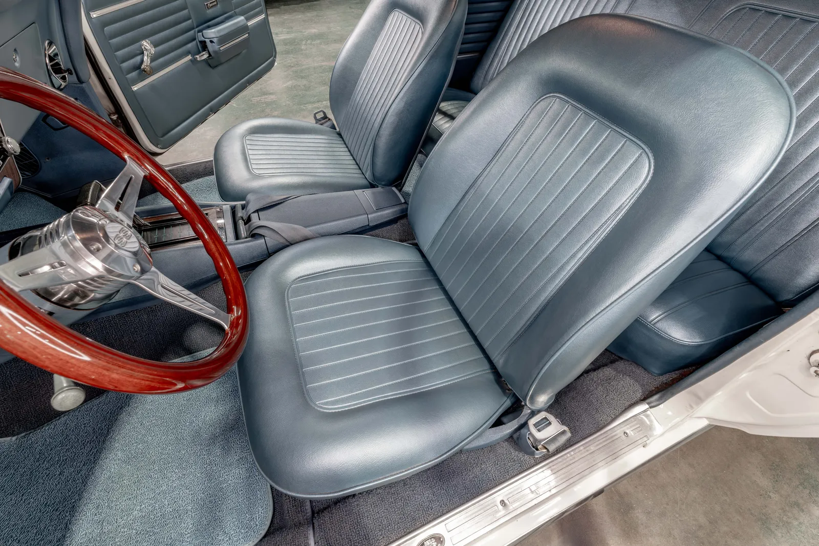 1968-Chevrolet-Camaro-White-306510-45.jpg